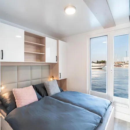 Exclusive Houseboat By The Sea