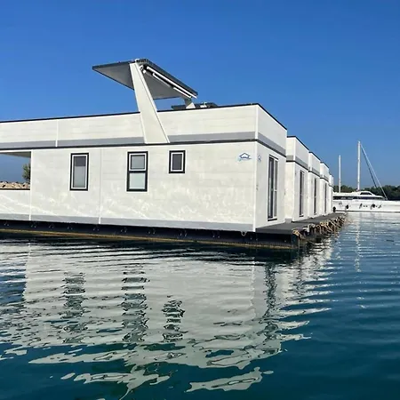 Exclusive Houseboat By The Sea Novigrad Istria