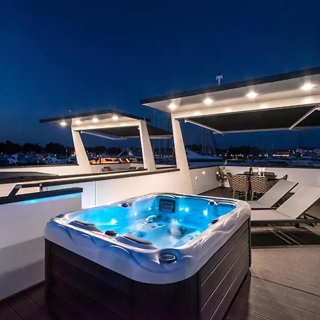 Exclusive Houseboat By The Sea Bateau-hôtel Novigrad Istria