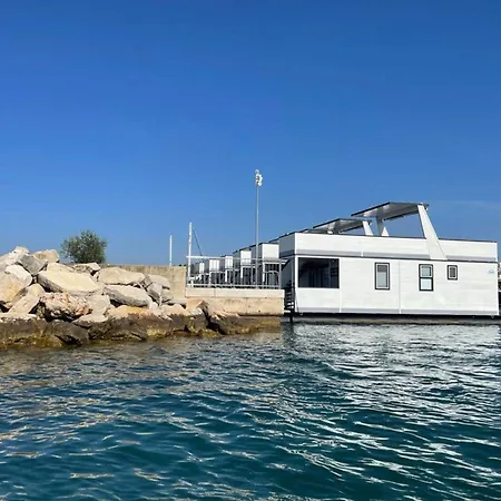 Exclusive Houseboat By The Sea