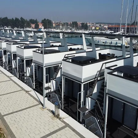 Exclusive Houseboat By The Sea 3*